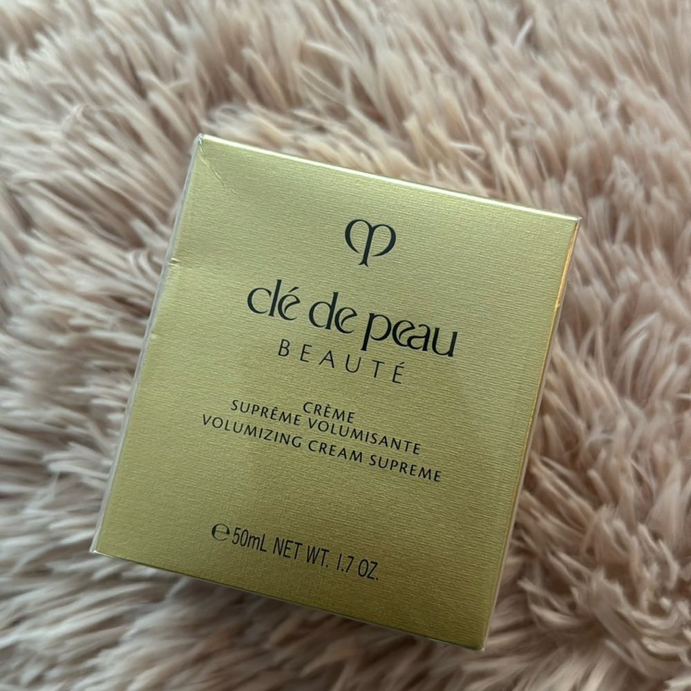 Cle de peau volumizing crème new in packaging batch number on photo